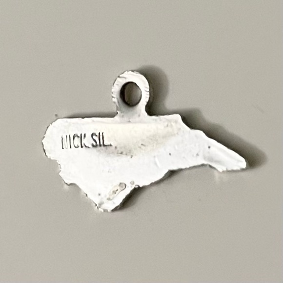 Vintage Silver North Carolina State Charm Pendant - Picture 6 of 7